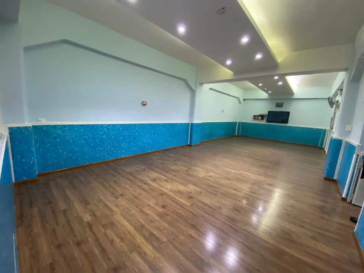 Zahle boulevard shop prime location suitable for a nursery
