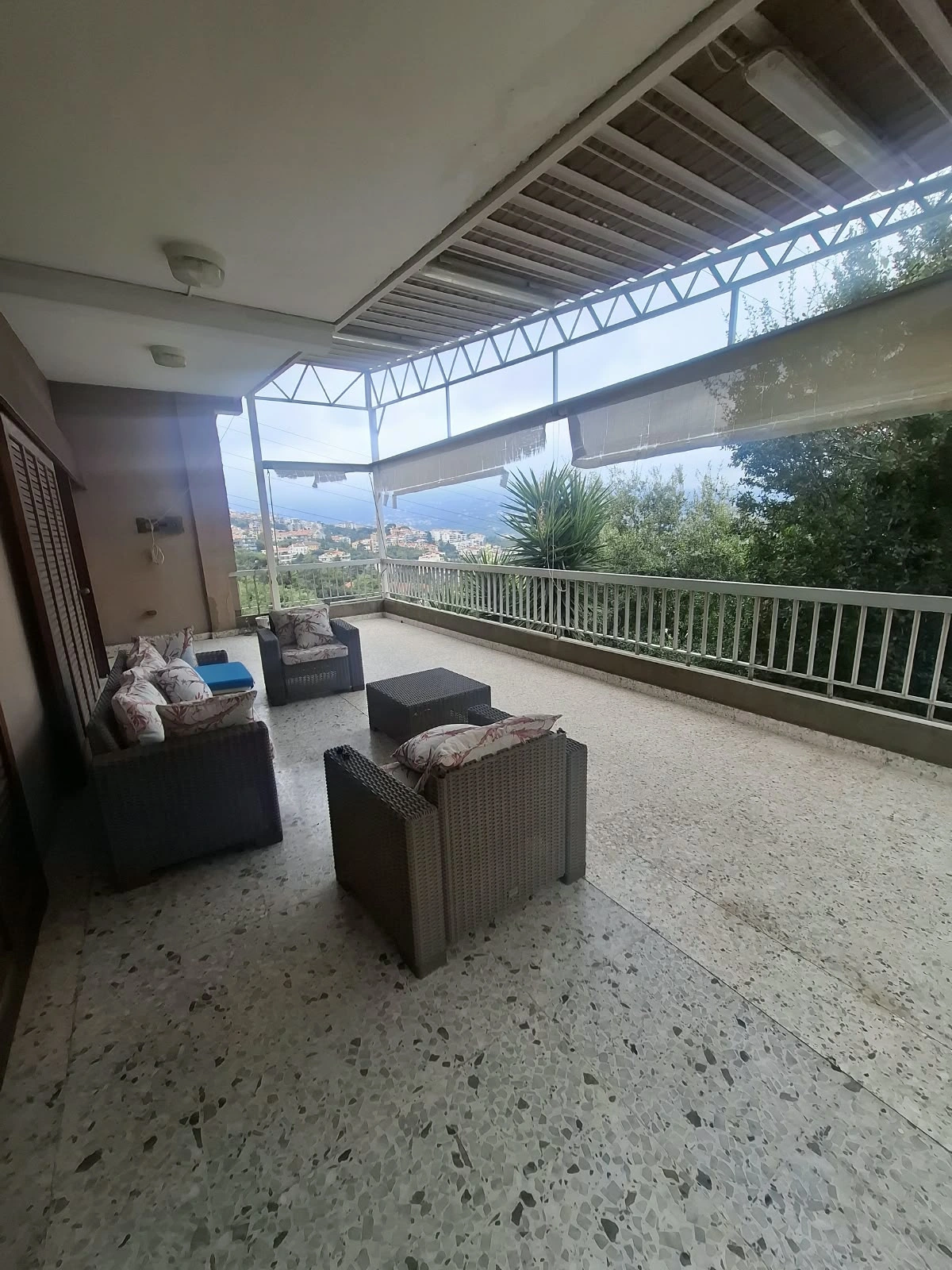 Sehayleh fully furnished villa two floors + 700 sqm garden for rent