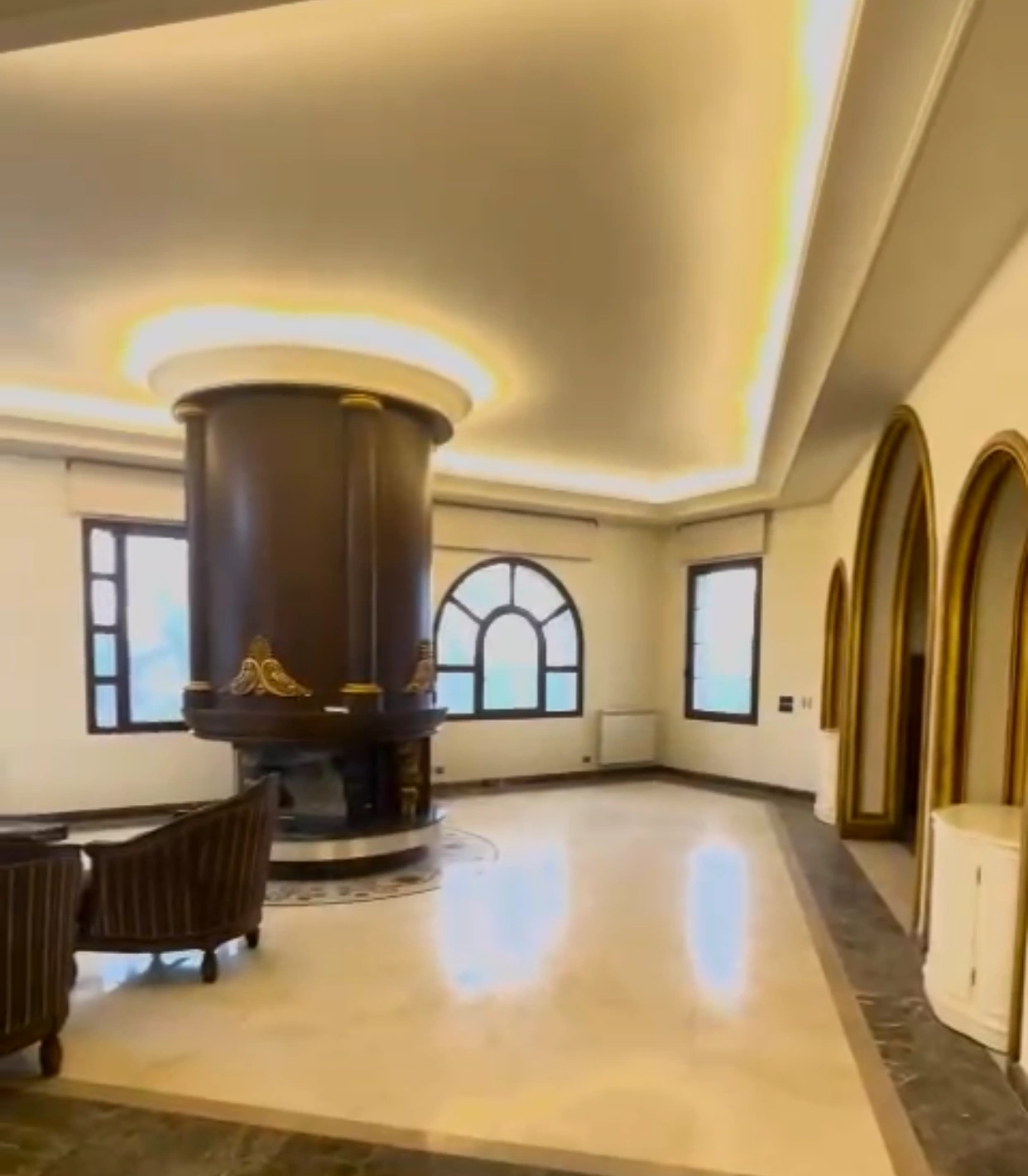 Zahle villa 3 floors 750 sqm+1050 sqm garden for sale, open panoramic view