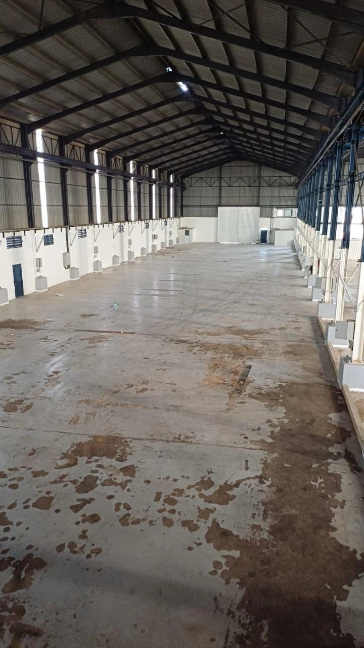 Taanayel factory with large plot for rent prime location