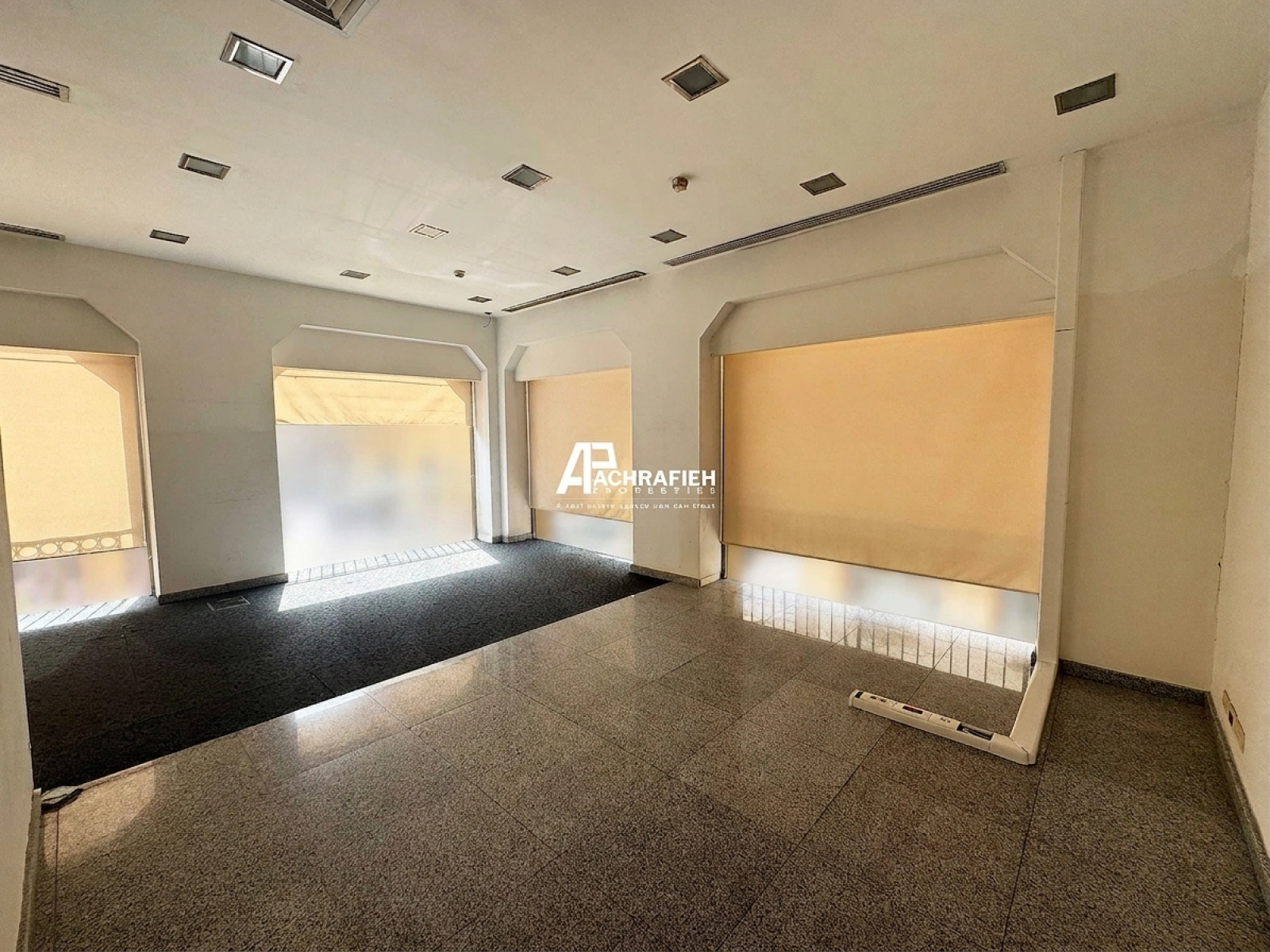 Office For Rent in Downtown - مكتب للأجار في وسط بيروت